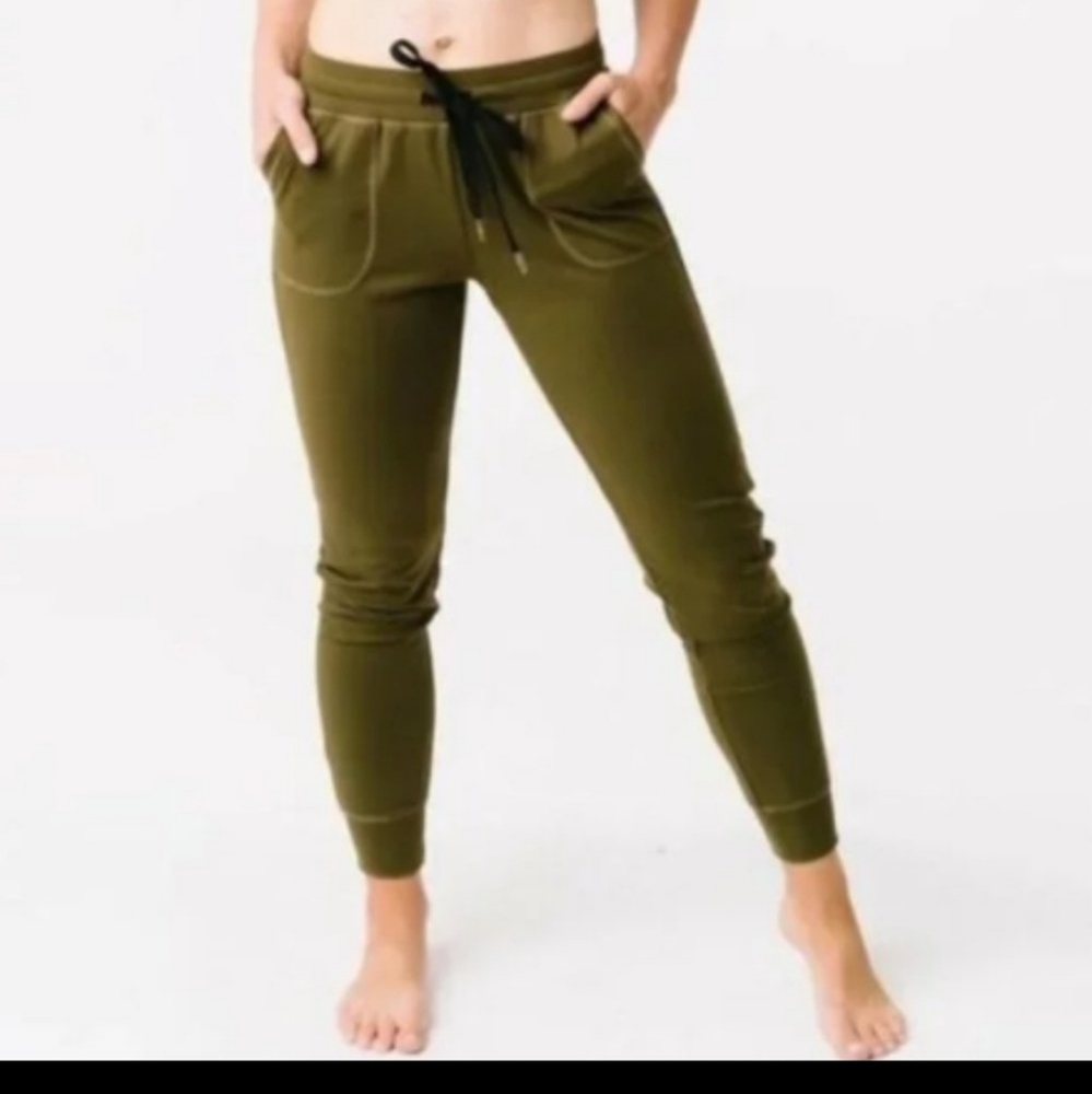 Zyia Olive unwind joggers XS